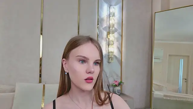 Snapshot of Lili_Lohan chatting on 05/25/26, 05:02 Lili Lohan online show from 05/25/26, 05:02
