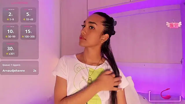 Snapshot of AnahiCollins chatting on 11/04/25, 11:42 AnahiCollins online show from 11/04/25, 11:42