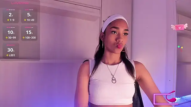 Snapshot of AnahiCollins chatting on 11/05/25, 11:32 AnahiCollins online show from 11/05/25, 11:32