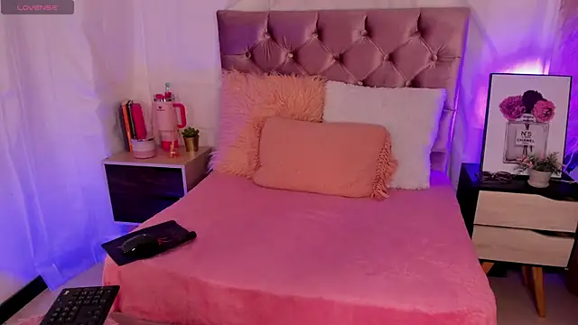 julianaarboleda online show from 02/12/25, 12:33