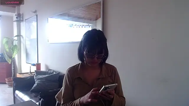 Snapshot of NamiDVelvet chatting on 10/11/25, 04:16 NamiDVelvet online show from 10/11/25, 04:16