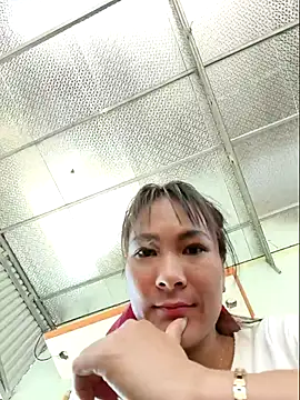 Snapshot of Yaya_tara chatting on 10/09/25, 04:21 Yaya tara online show from 10/09/25, 04:21