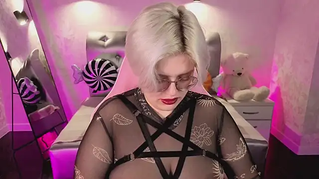 DominiqueSweetie online show from 10/31/25, 09:21