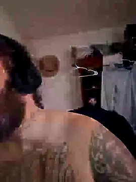 Snapshot of Dong915915 chatting on 12/22/25, 11:51 Dong915915 online show from 12/22/25, 11:51