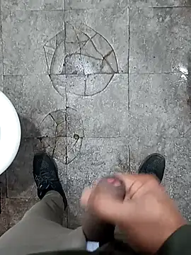 Snapshot of SlipperyRebound0 chatting on 11/18/25, 03:05 SlipperyRebound0 online show from 11/18/25, 03:05