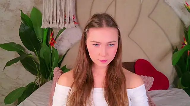 Snapshot of OliviaLay chatting on 11/13/25, 11:42 OliviaLay online show from 11/13/25, 11:42