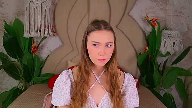 Snapshot of OliviaLay chatting on 11/17/25, 11:27 OliviaLay online show from 11/17/25, 11:27