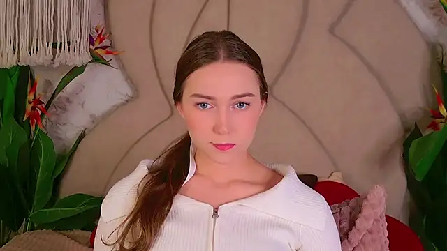 Snapshot of OliviaLay chatting on 11/21/25, 11:31 OliviaLay online show from 11/21/25, 11:31