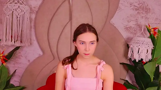 Snapshot of OliviaLay chatting on 12/04/25, 11:30 OliviaLay online show from 12/04/25, 11:30