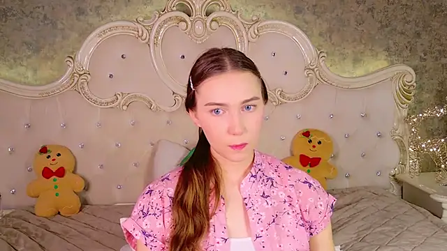 Snapshot of OliviaLay chatting on 12/05/25, 11:19 OliviaLay online show from 12/05/25, 11:19