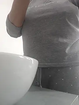 Snapshot of sexyguenda chatting on 11/08/25, 08:25 sexyguenda online show from 11/08/25, 08:25