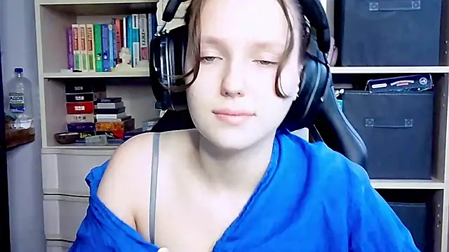 Snapshot of Diana-back chatting on 10/06/25, 06:33 Diana-back online show from 10/06/25, 06:33