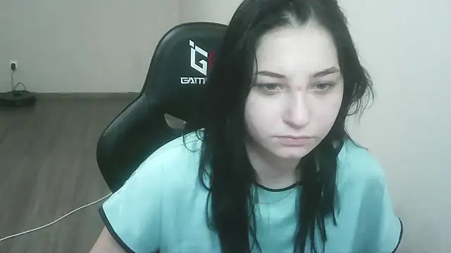 Snapshot of meow_woem chatting on 10/31/25, 01:01 meow woem online show from 10/31/25, 01:01