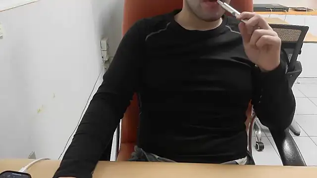 Snapshot of cazzo18cm3 chatting on 12/16/25, 12:32 cazzo18cm3 online show from 12/16/25, 12:32