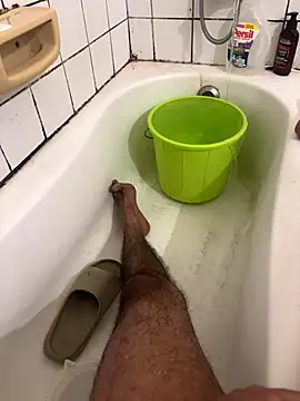 Snapshot of alwynu chatting on 11/29/25, 04:54 alwynu online show from 11/29/25, 04:54