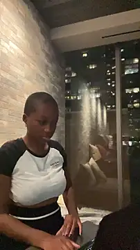 Snapshot of tia___fox chatting on 11/12/25, 10:52 tia fox online show from 11/12/25, 10:52