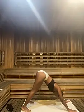 Snapshot of tia___fox chatting on 11/25/25, 06:30 tia fox online show from 11/25/25, 06:30