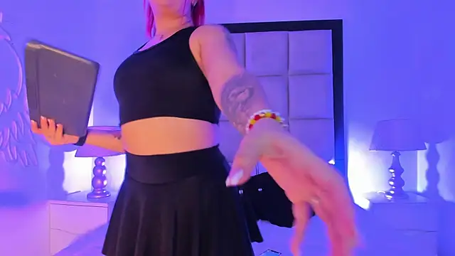 Snapshot of AriannaCooperr chatting on 10/10/25, 04:11 AriannaCooperr online show from 10/10/25, 04:11