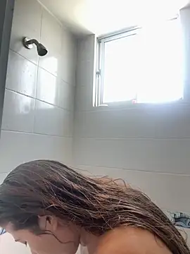 Snapshot of violeticafox chatting on 09/29/25, 04:45 violeticafox online show from 09/29/25, 04:45