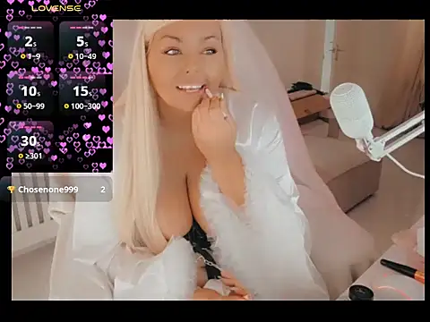 Snapshot of Siren-xiv chatting on 10/18/25, 11:55 Siren-xiv online show from 10/18/25, 11:55