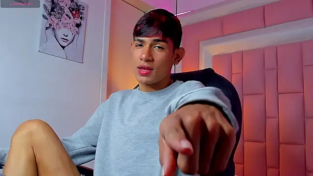 Snapshot of cherub_ chatting on 12/19/25, 04:14 cherub online show from 12/19/25, 04:14