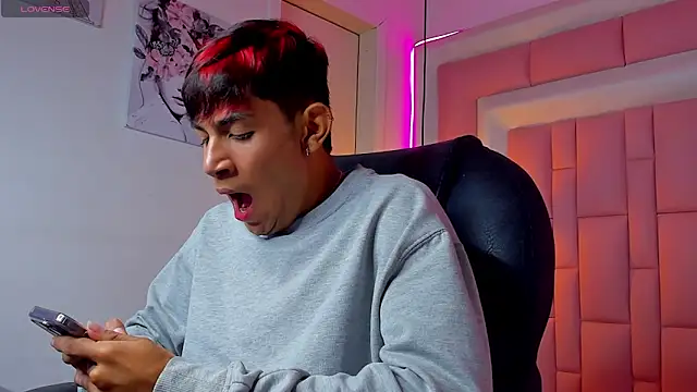 Snapshot of cherub_ chatting on 12/20/25, 05:25 cherub online show from 12/20/25, 05:25