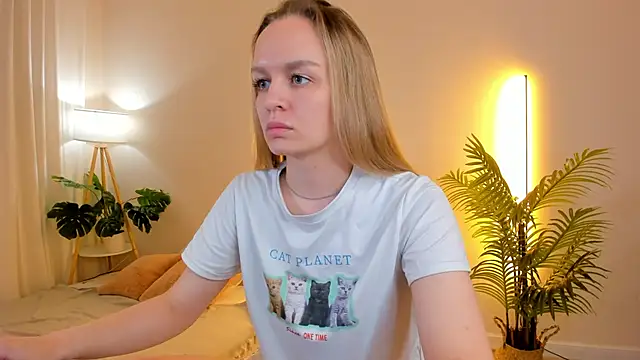 Snapshot of KathyRossi chatting on 09/29/25, 12:21 KathyRossi online show from 09/29/25, 12:21