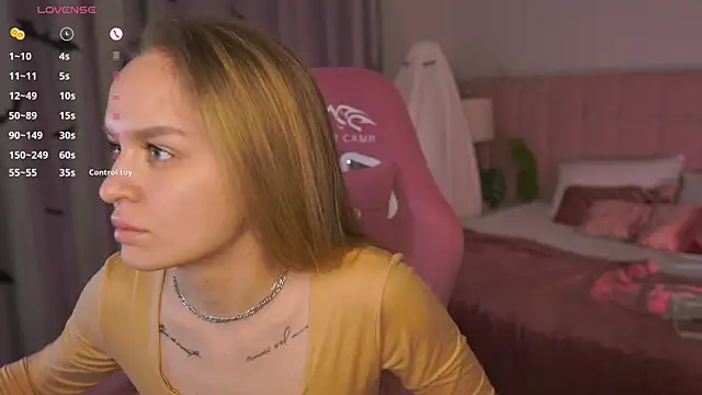 Snapshot of KathyRossi chatting on 10/19/25, 06:36 KathyRossi online show from 10/19/25, 06:36