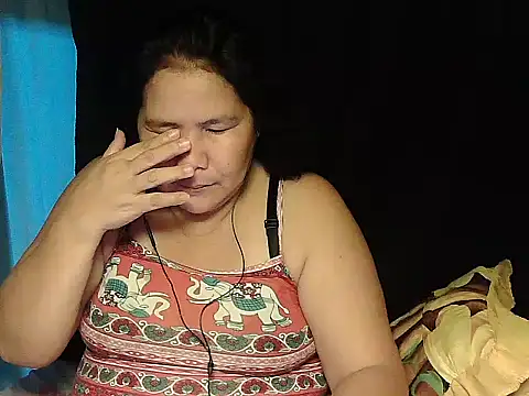 Snapshot of milagrose_rose chatting on 05/16/26, 10:47 milagrose rose online show from 05/16/26, 10:47