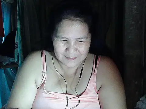 Snapshot of milagrose_rose chatting on 05/17/26, 11:17 milagrose rose online show from 05/17/26, 11:17
