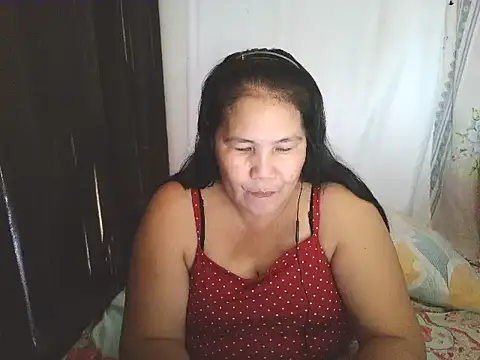 Snapshot of milagrose_rose chatting on 05/21/26, 01:56 milagrose rose online show from 05/21/26, 01:56