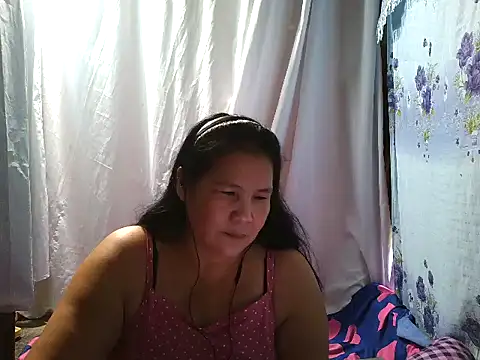 Snapshot of milagrose_rose chatting on 05/27/26, 01:57 milagrose rose online show from 05/27/26, 01:57