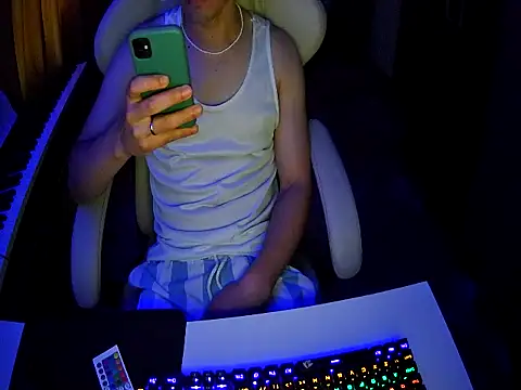 Snapshot of Rryans chatting on 11/18/25, 09:08 Rryans online show from 11/18/25, 09:08