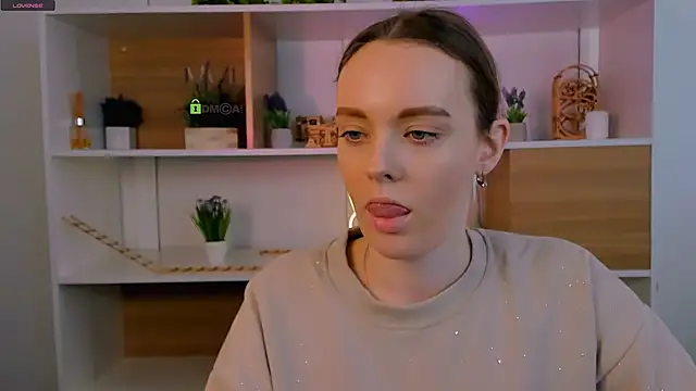 Snapshot of isla_dior chatting on 12/16/25, 07:35 isla dior online show from 12/16/25, 07:35