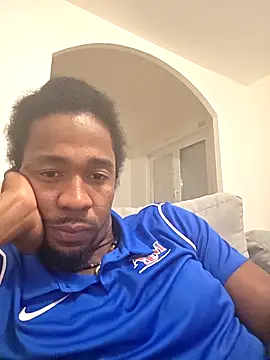 Snapshot of cracha chatting on 10/24/25, 12:08 cracha online show from 10/24/25, 12:08