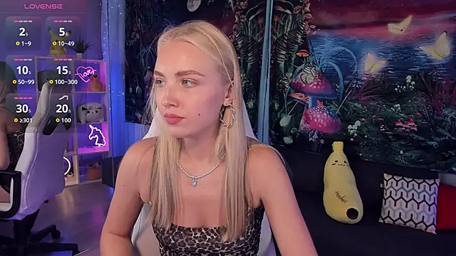 Snapshot of TessaGrays chatting on 10/09/25, 10:24 TessaGrays online show from 10/09/25, 10:24