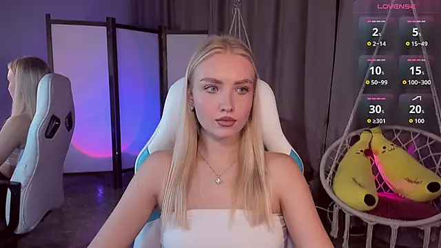 Snapshot of TessaGrays chatting on 10/21/25, 01:34 TessaGrays online show from 10/21/25, 01:34