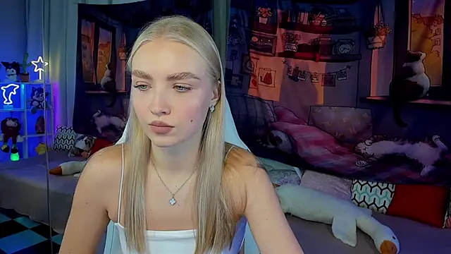 Snapshot of TessaGrays chatting on 10/31/25, 11:22 TessaGrays online show from 10/31/25, 11:22