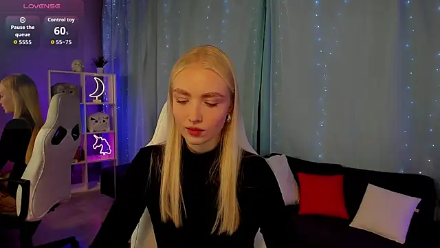 Snapshot of TessaGrays chatting on 11/04/25, 10:25 TessaGrays online show from 11/04/25, 10:25