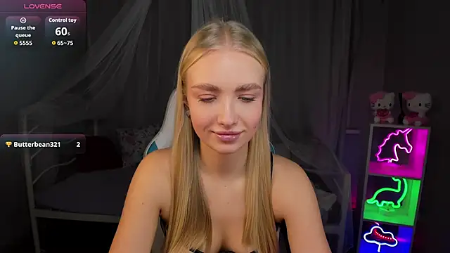 Snapshot of TessaGrays chatting on 11/22/25, 11:53 TessaGrays online show from 11/22/25, 11:53