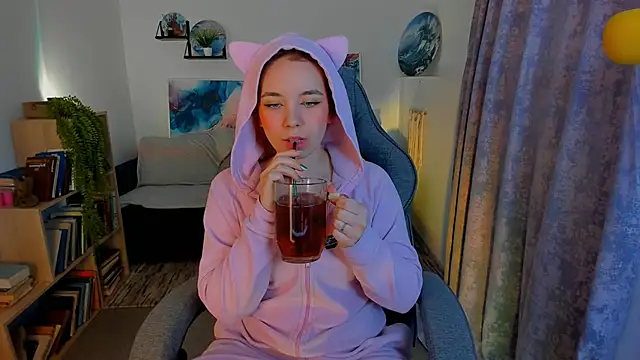 MarcelineChi online show from 12/22/25, 12:02