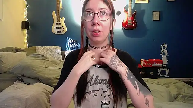 Snapshot of TattooedGirls chatting on 10/10/25, 07:51 TattooedGirls online show from 10/10/25, 07:51