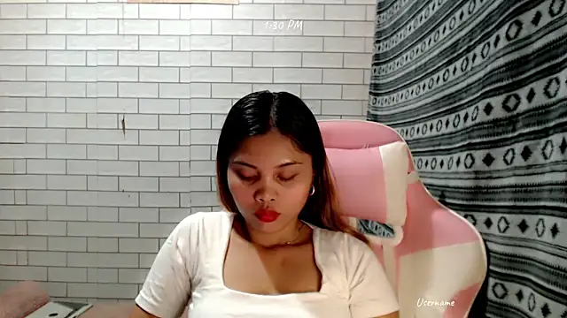Snapshot of pinay_old_lover chatting on 10/16/25, 05:30 pinay old lover online show from 10/16/25, 05:30