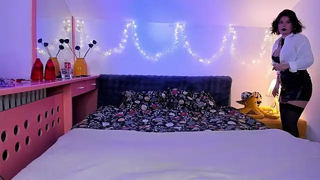 Me-Dea online show from 03/28/26, 07:19