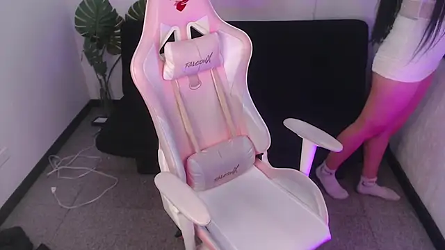 Snapshot of Lexy_Storm_18 chatting on 10/31/25, 07:04 Lexy Storm 18 online show from 10/31/25, 07:04