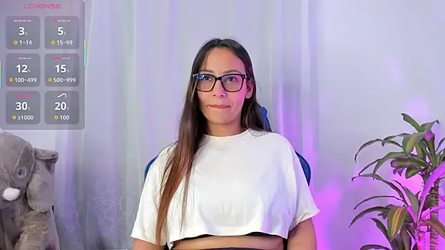 Snapshot of aleaa_x chatting on 11/01/25, 01:18 aleaa x online show from 11/01/25, 01:18