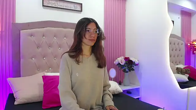 MarinetteLux online show from 03/12/26, 08:37