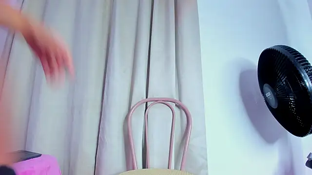 Snapshot of debbie_hans chatting on 10/27/25, 11:25 debbie hans online show from 10/27/25, 11:25