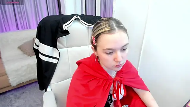 Lucia Copper online show from 10/31/25, 12:06