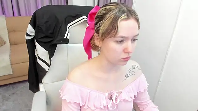 Lucia Copper online show from 11/24/25, 12:05